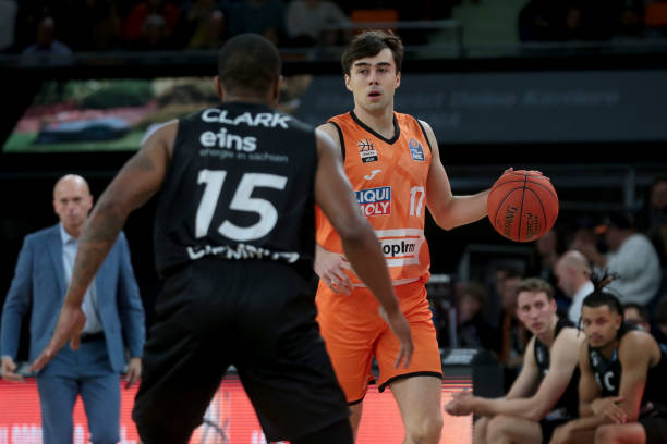 季表现稳定 季表现稳定