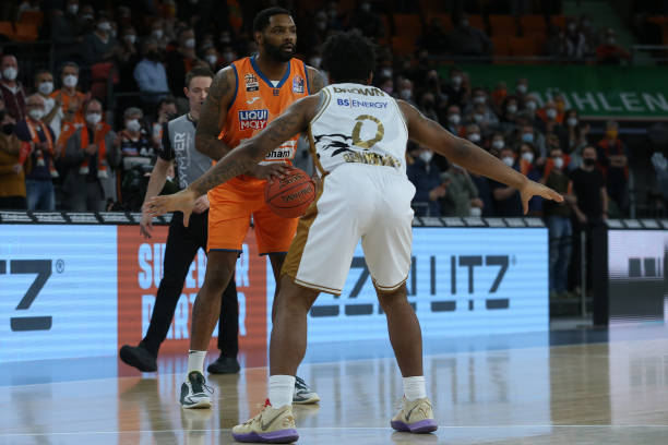 而他的首秀 而他的首秀